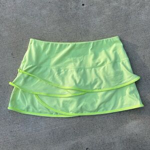 Lucky in Love Women's Tennis Bright Green Ruffle Pleated Tiered Skort Size M (B2
